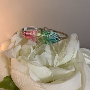 Luca + Danni feather bracelet petite